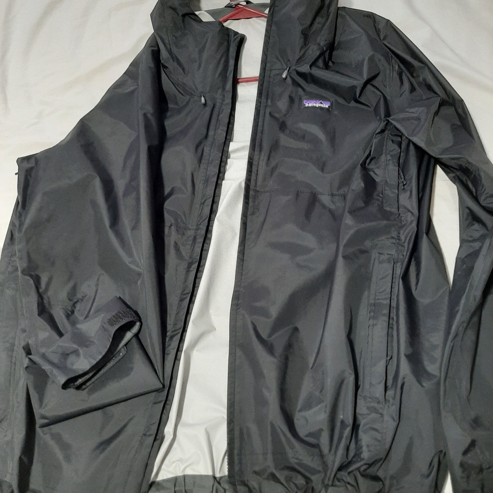 Patagonia black windbreaker
